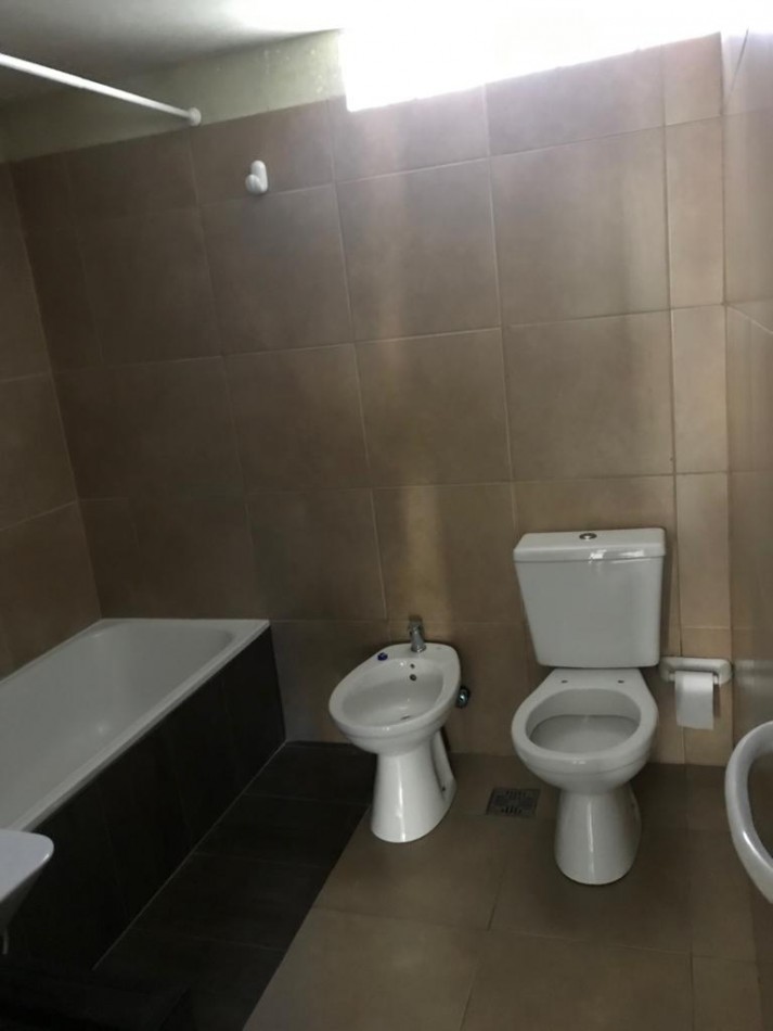 ALQUILER DEPARTAMENTO 3 AMBIENTES CON COCHERA Y PATIO