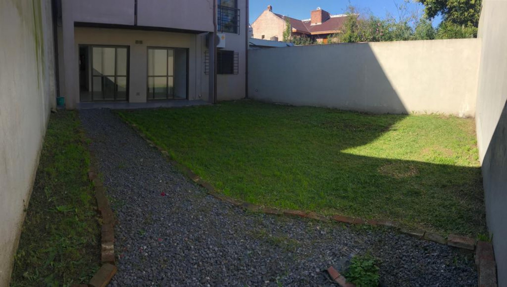 ALQUILER DEPARTAMENTO 3 AMBIENTES CON COCHERA Y PATIO