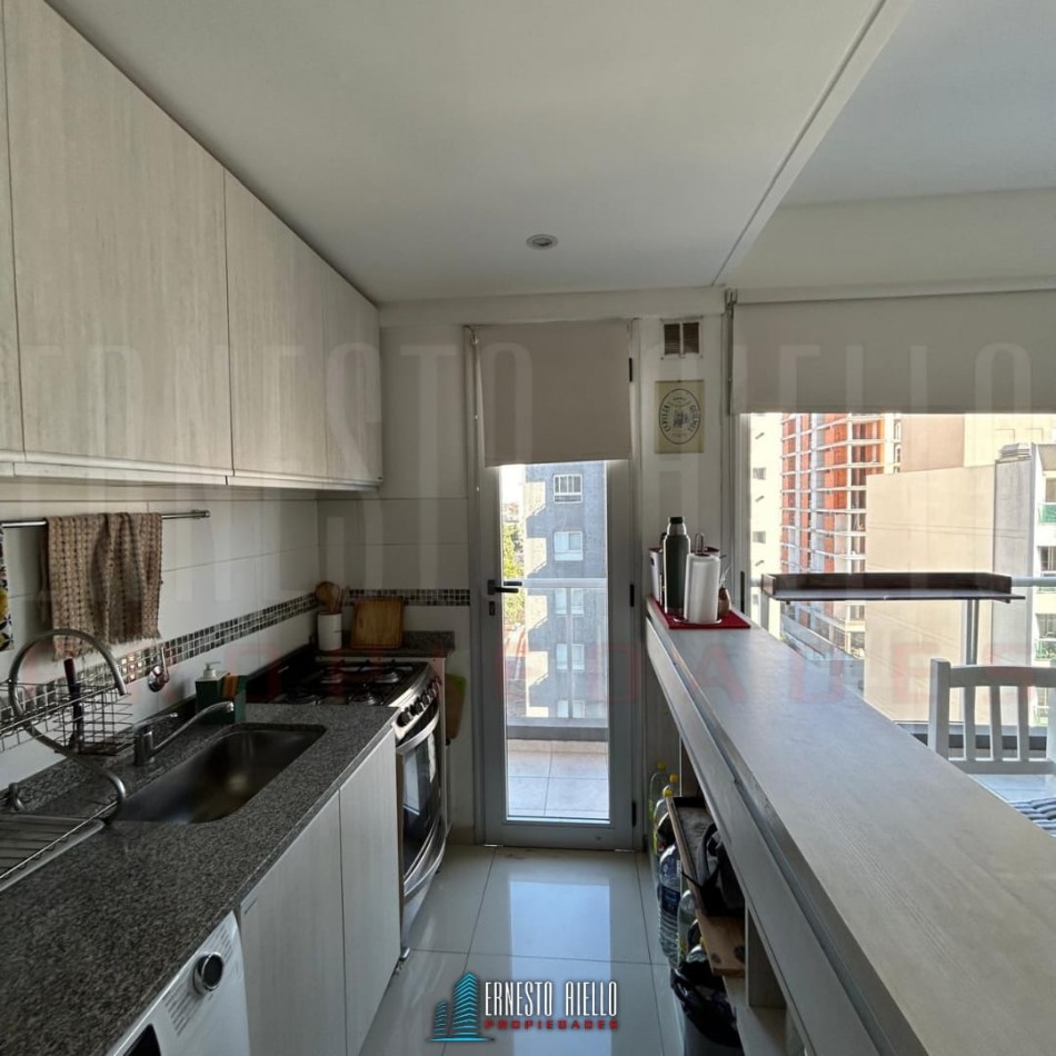 ALQUILER DEPARTAMENTO 2 AMBIENTES CON COCHERA DESCUBIERTA Y BALCON CON PARRILLA, QUILMES CENTRO.