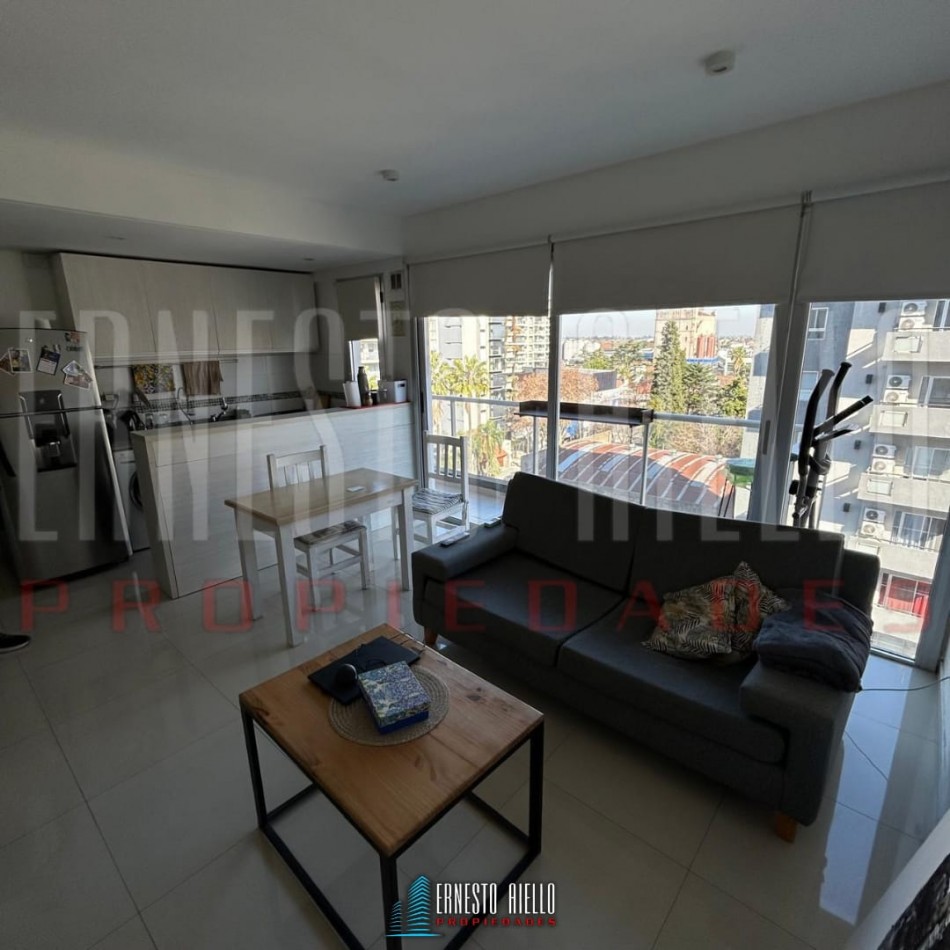 ALQUILER DEPARTAMENTO 2 AMBIENTES CON COCHERA DESCUBIERTA Y BALCON CON PARRILLA, QUILMES CENTRO.