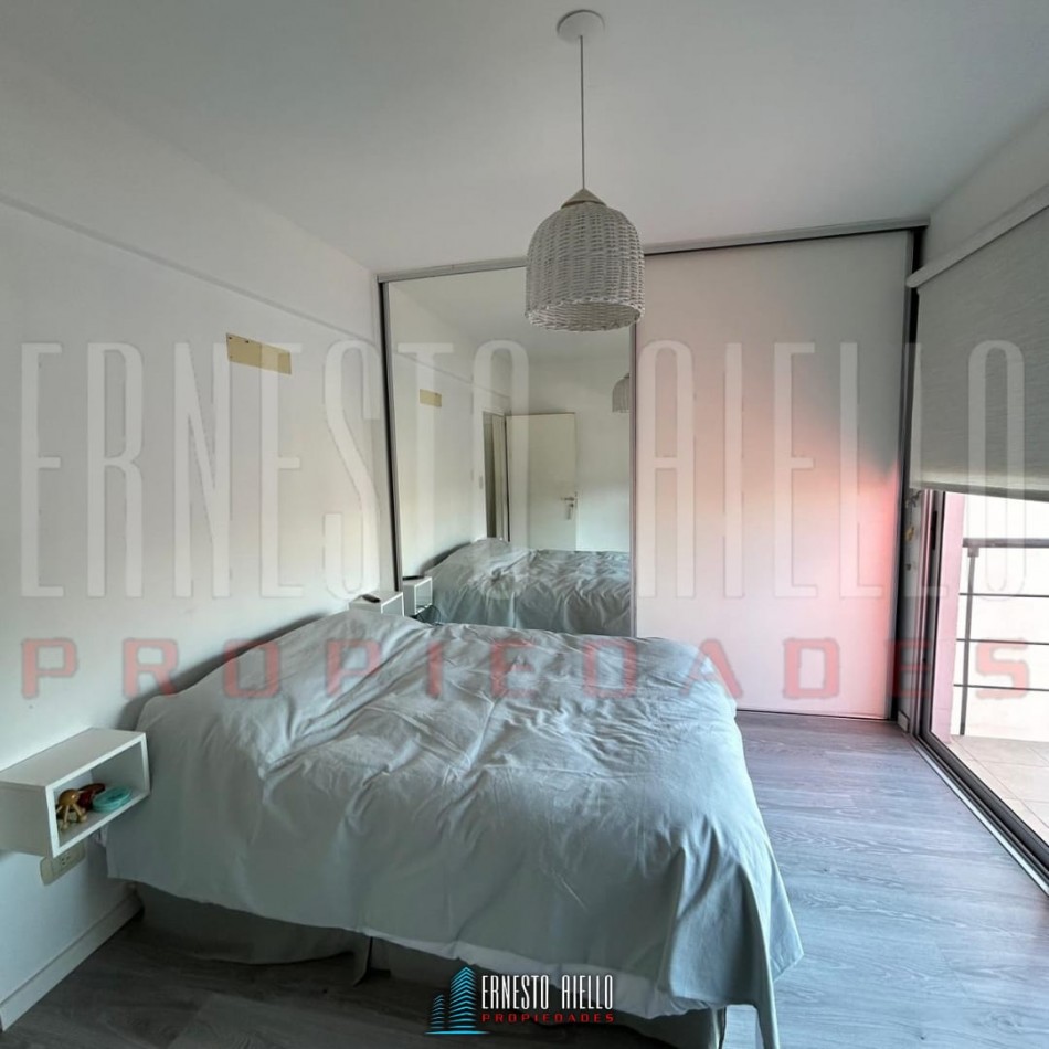 ALQUILER DEPARTAMENTO 2 AMBIENTES CON COCHERA DESCUBIERTA Y BALCON CON PARRILLA, QUILMES CENTRO.