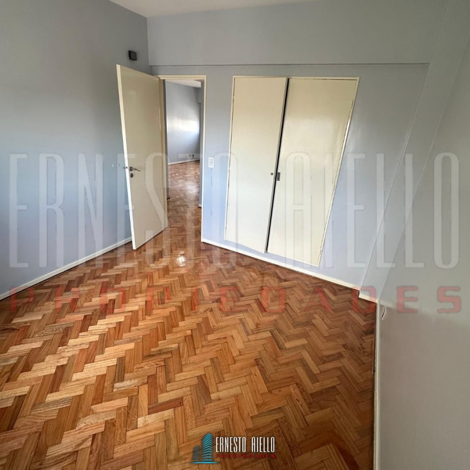 OPORTUNIDAD VENTA DPTO 3 AMBIENTES CON DOBLE CIRCULACION Y BAULERA, PISO 14, QUILMES CENTRO.