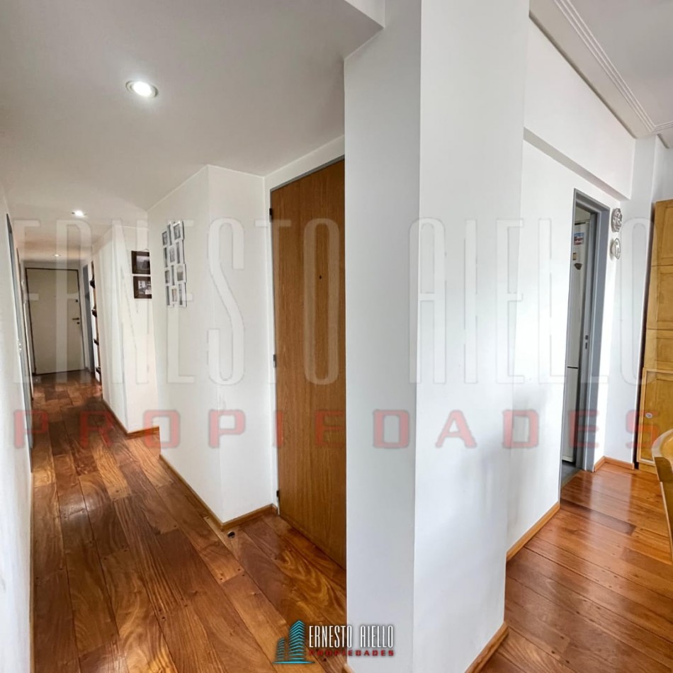 DEPARTAMENTO DE 4 AMBIENTES CON COCHERA Y BAULERA EN VENTA EN QUILMES CENTRO.