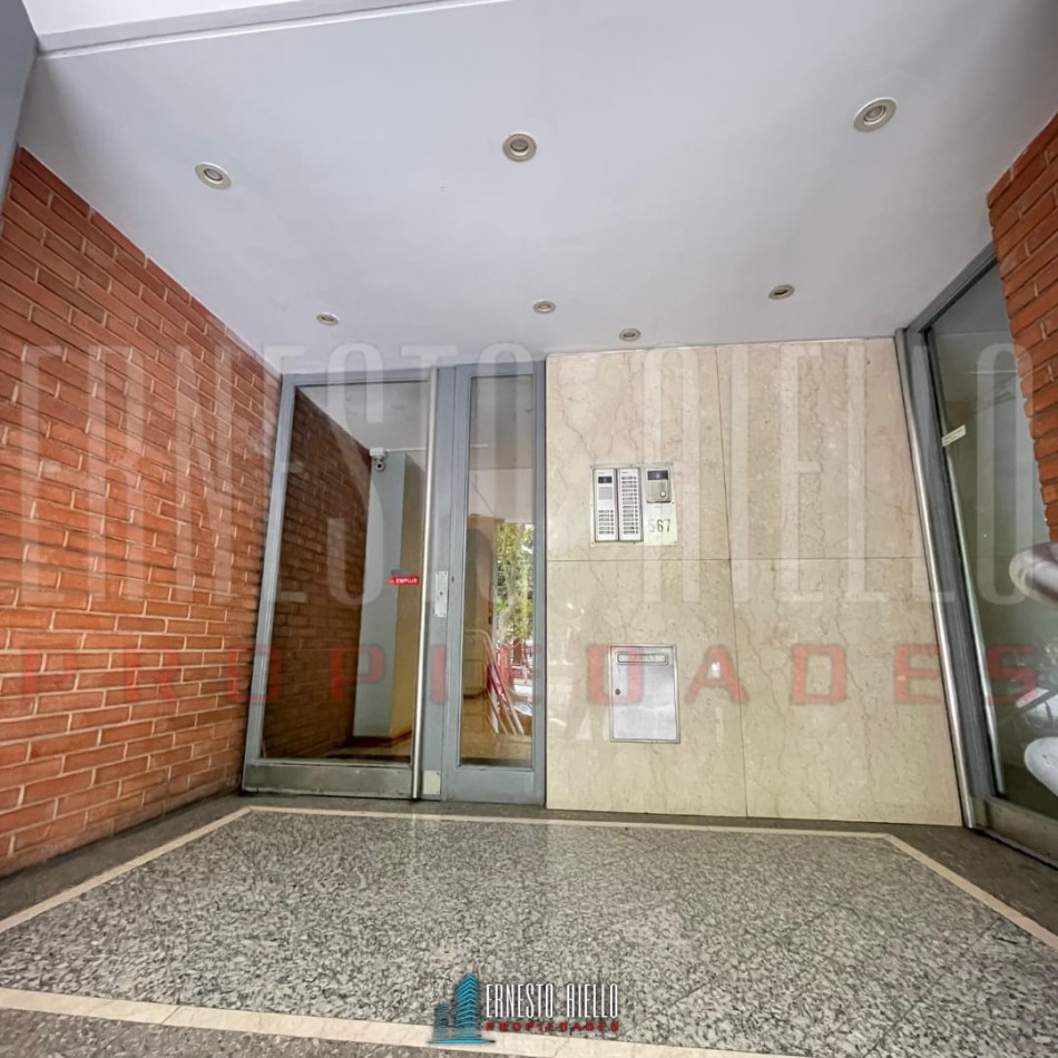 DEPARTAMENTO DE 4 AMBIENTES CON COCHERA Y BAULERA EN VENTA EN QUILMES CENTRO.