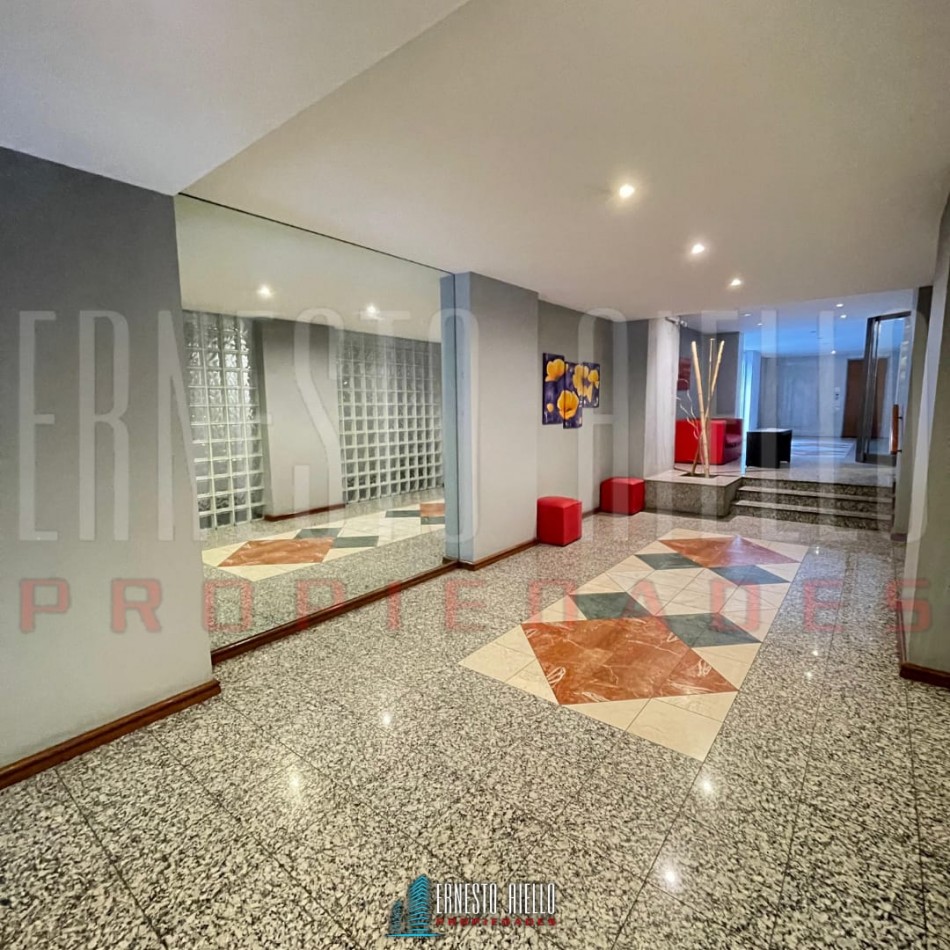 DEPARTAMENTO DE 4 AMBIENTES CON COCHERA Y BAULERA EN VENTA EN QUILMES CENTRO.