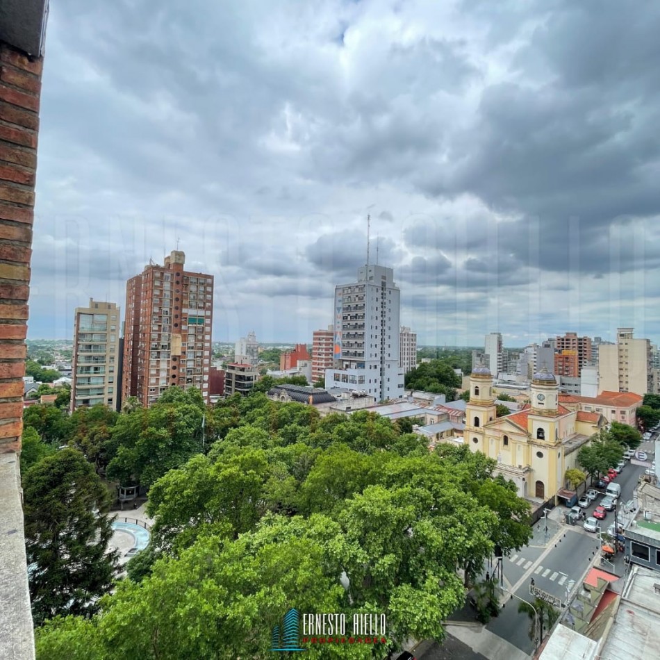 DEPARTAMENTO DE 4 AMBIENTES CON COCHERA Y BAULERA EN VENTA EN QUILMES CENTRO.