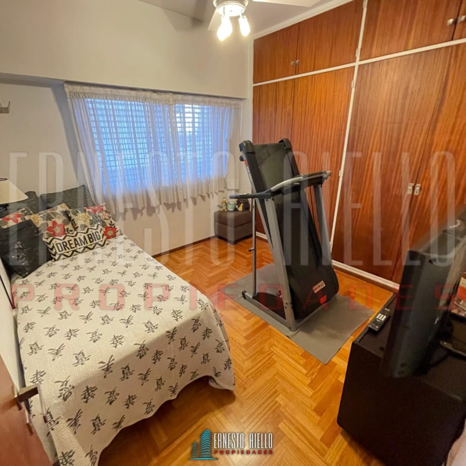 VENTA SEMIPISO 3 AMBIENTES CON COCHERA Y BALCON FRENTE A PLAZA CONESA, QUILMES CENTRO