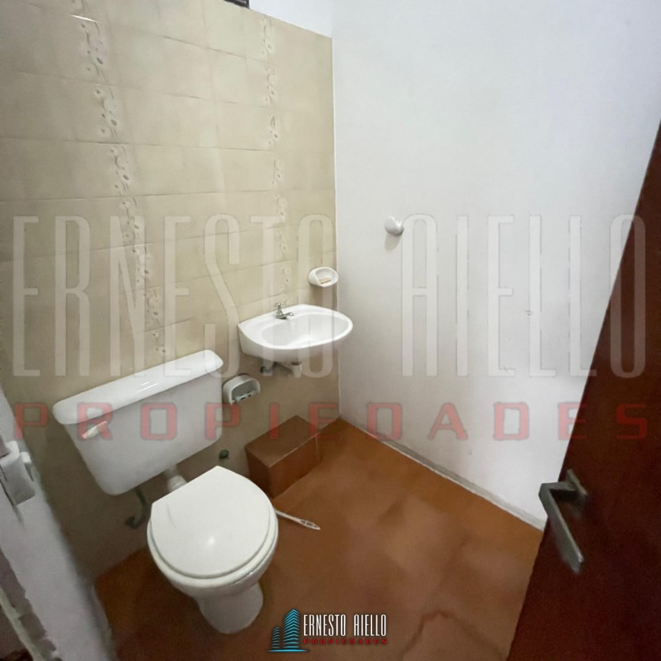 VENTA SEMIPISO 3 AMBIENTES CON COCHERA Y BALCON FRENTE A PLAZA CONESA, QUILMES CENTRO