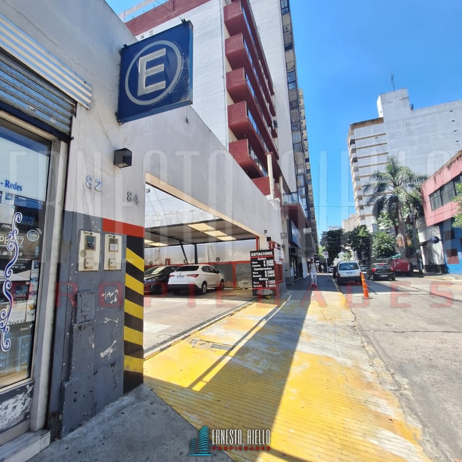 VENTA LOTE 17,32 X 30 MTS2 ACTUALMENTE ESTACIONAMIENTO Y LOCAL COMERCIAL A LA CALLE, QUILMES CENTRO.