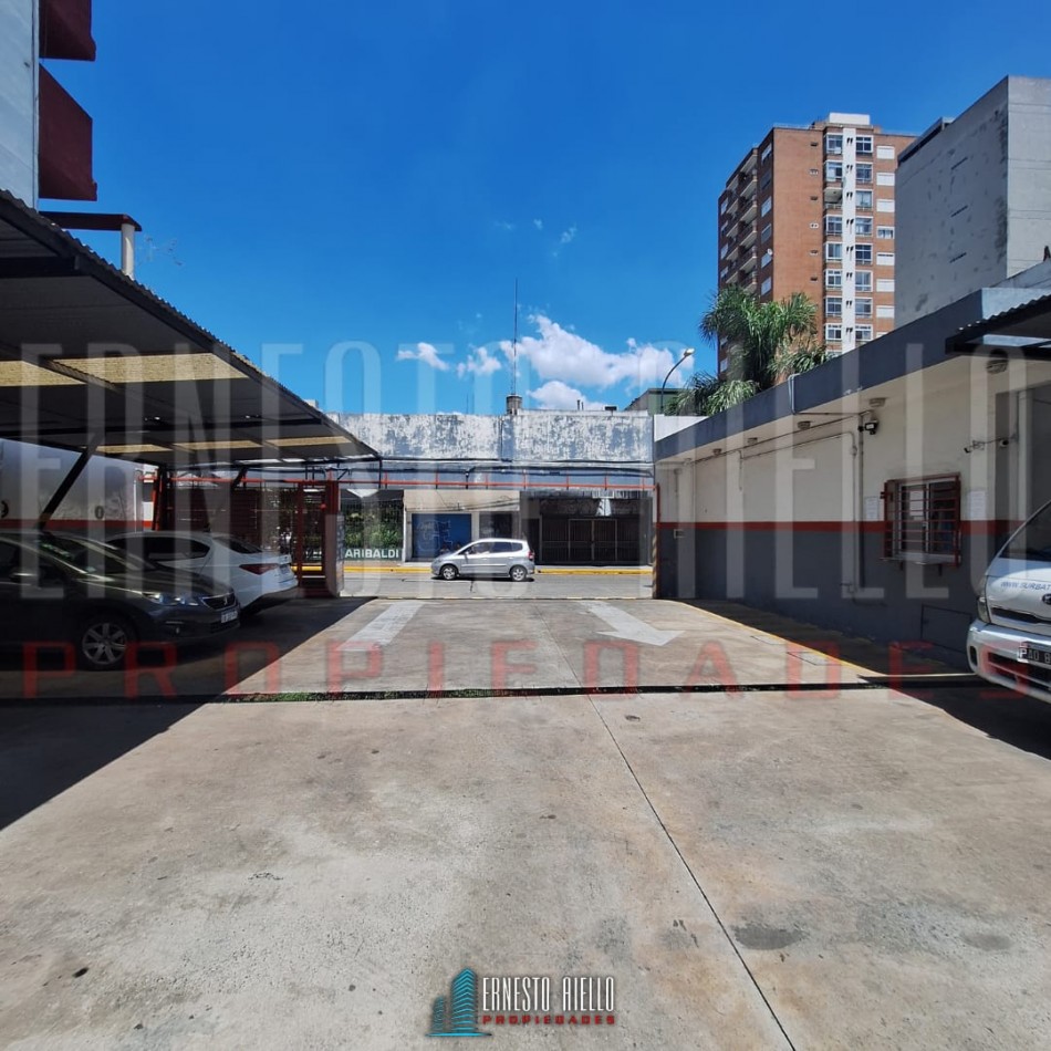 VENTA LOTE 17,32 X 30 MTS2 ACTUALMENTE ESTACIONAMIENTO Y LOCAL COMERCIAL A LA CALLE, QUILMES CENTRO.