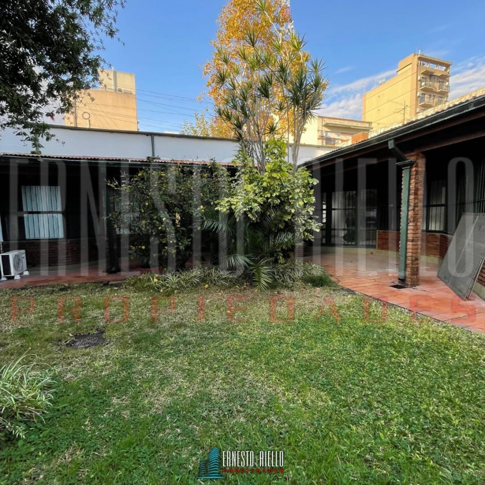 ALQUILER CASA 9 AMBIENTES USO VIVIENDA Y PROFESIONAL, QUILMES.