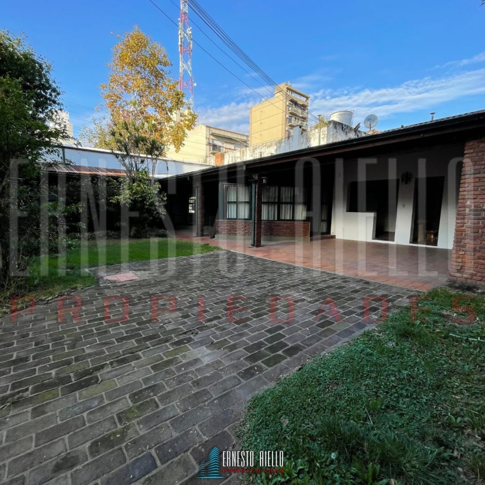 ALQUILER CASA 9 AMBIENTES USO VIVIENDA Y PROFESIONAL, QUILMES.