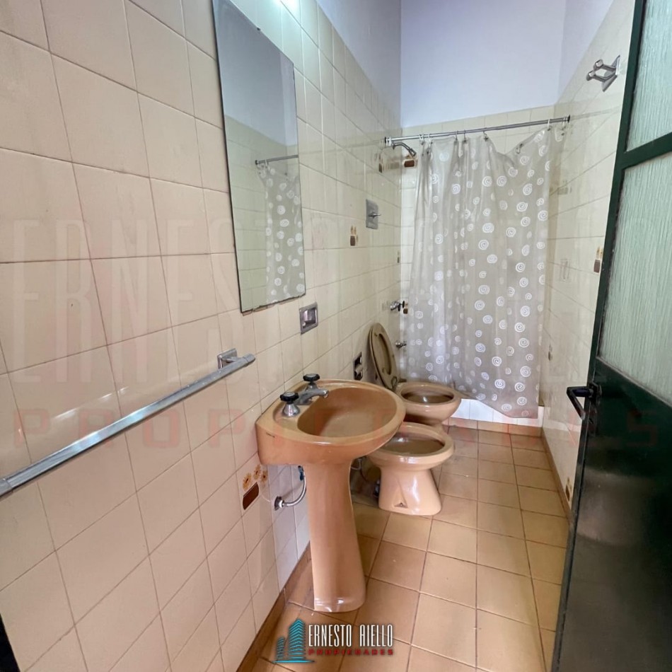 ALQUILER CASA 9 AMBIENTES USO VIVIENDA Y PROFESIONAL, QUILMES.