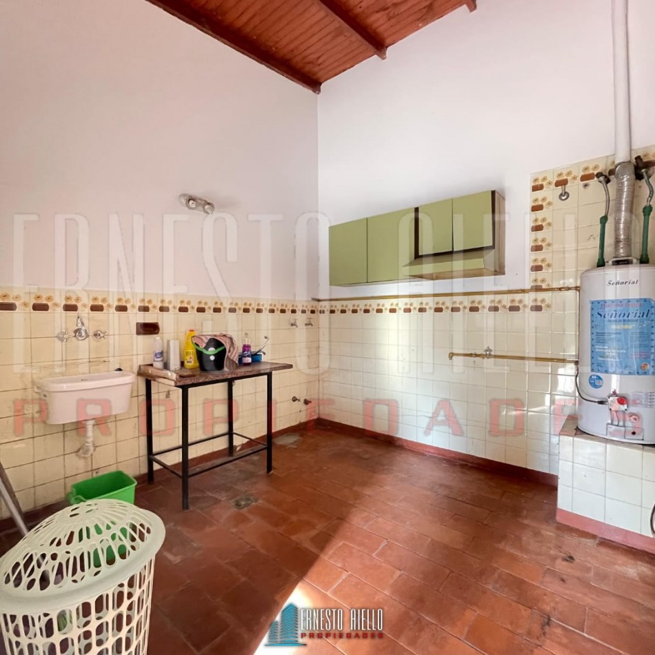 ALQUILER CASA 9 AMBIENTES USO VIVIENDA Y PROFESIONAL, QUILMES.