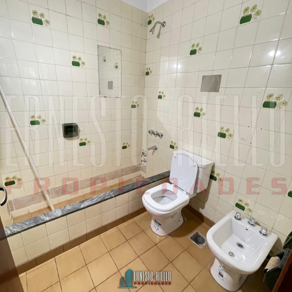 ALQUILER CASA 9 AMBIENTES USO VIVIENDA Y PROFESIONAL, QUILMES.