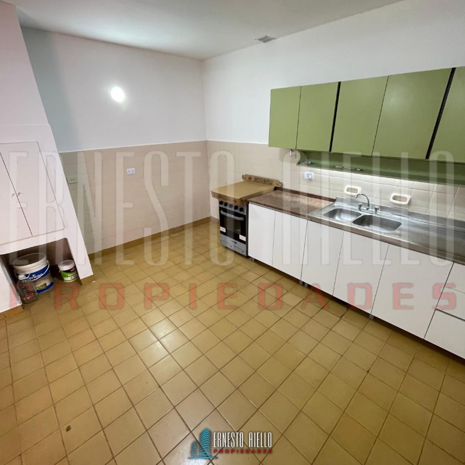 ALQUILER CASA 9 AMBIENTES USO VIVIENDA Y PROFESIONAL, QUILMES.