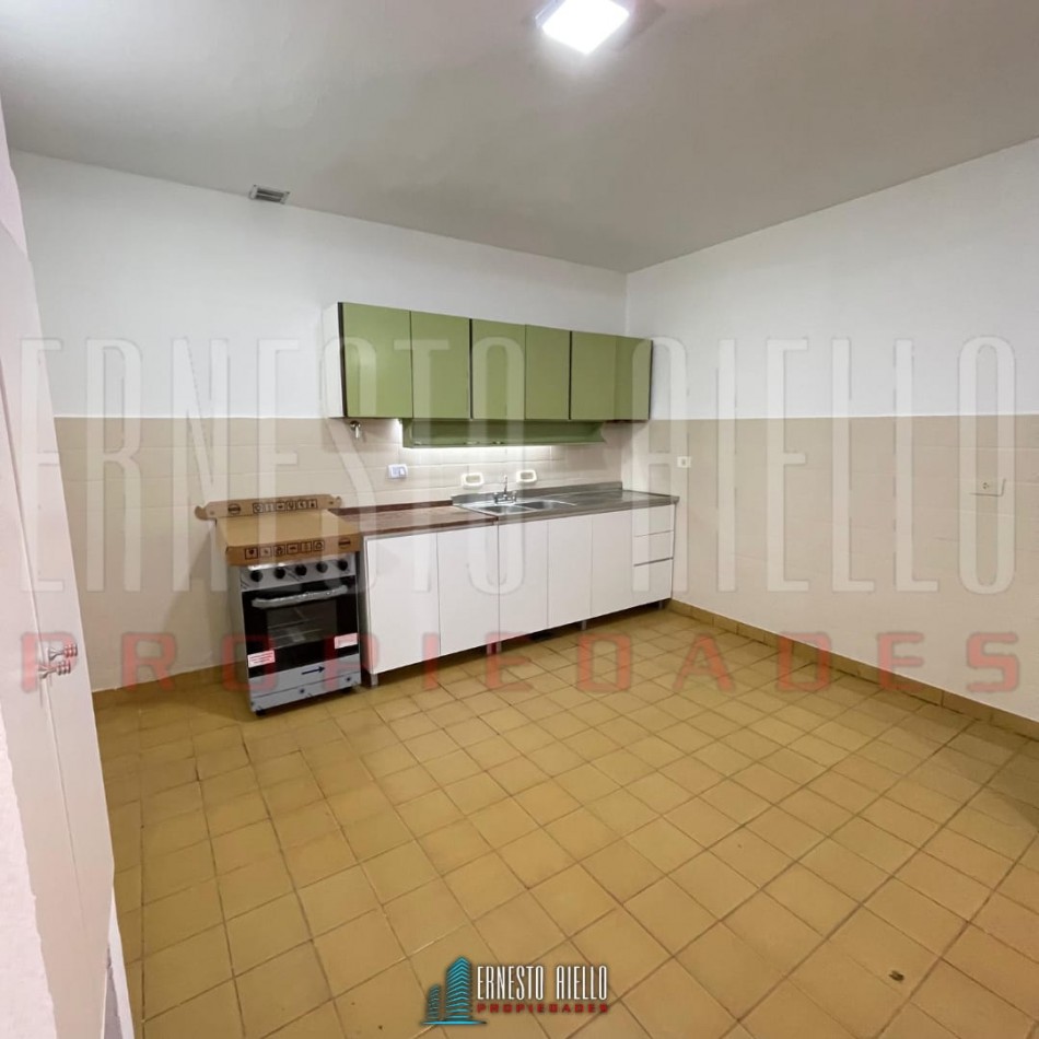 ALQUILER CASA 9 AMBIENTES USO VIVIENDA Y PROFESIONAL, QUILMES.