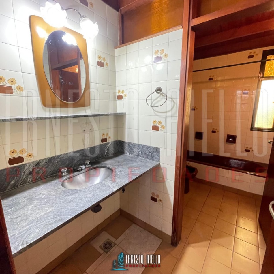 ALQUILER CASA 9 AMBIENTES USO VIVIENDA Y PROFESIONAL, QUILMES.