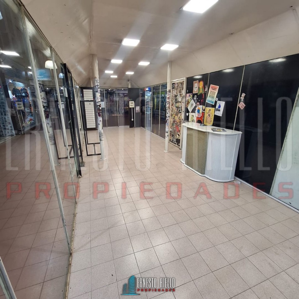 ALQUILER LOCAL TIPO ISLA EN GALERIA "QUILCENTER"