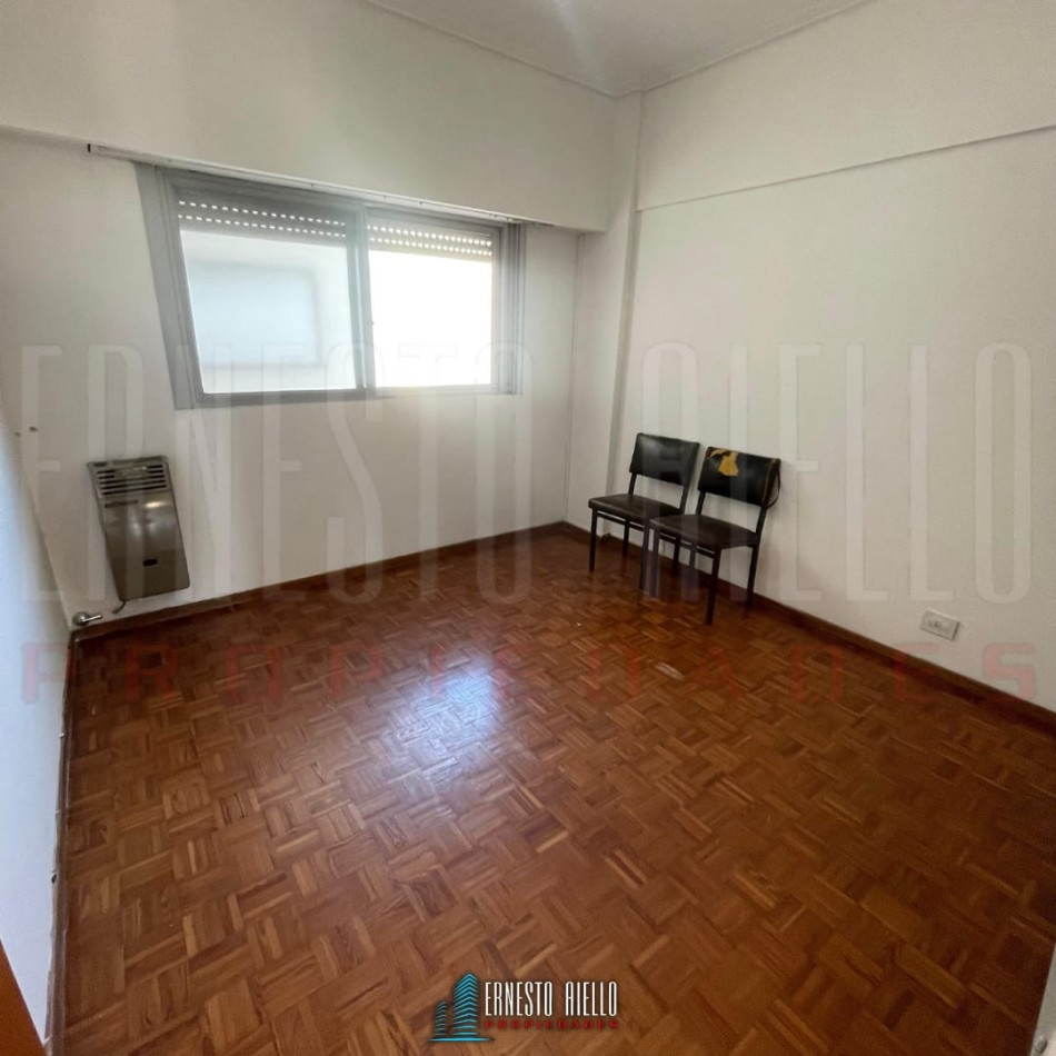ALQUILER DEPARTAMENTO 3 AMBIENTES DE DOBLE CIRCULACION CON BALCON, QUILMES CENTRO.