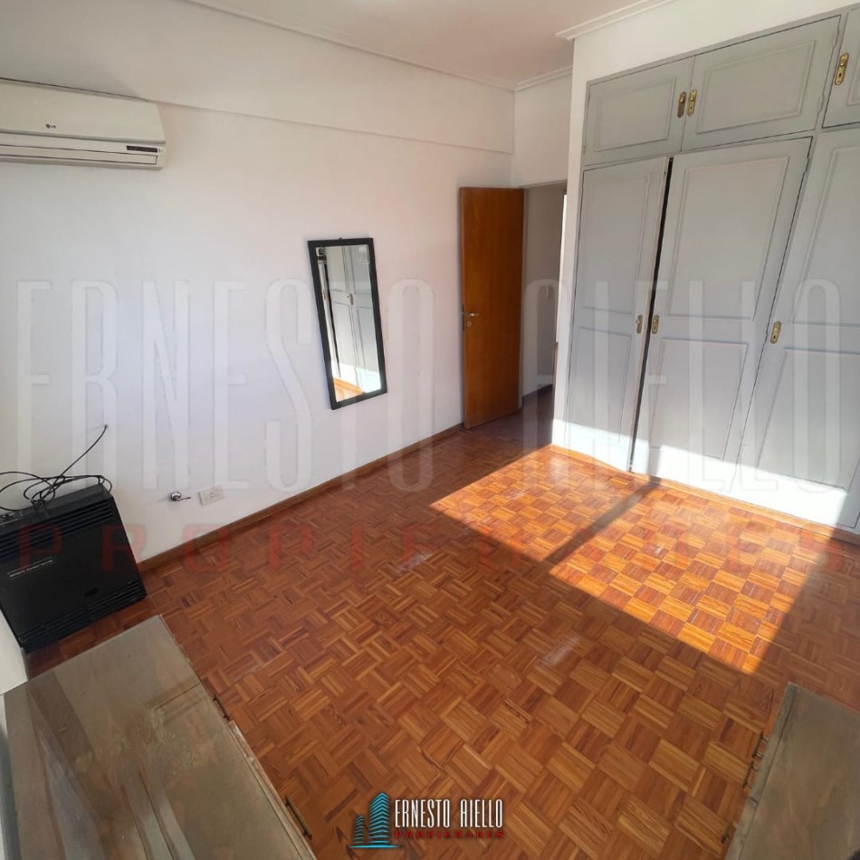 ALQUILER DEPARTAMENTO 3 AMBIENTES DE DOBLE CIRCULACION CON BALCON, QUILMES CENTRO.