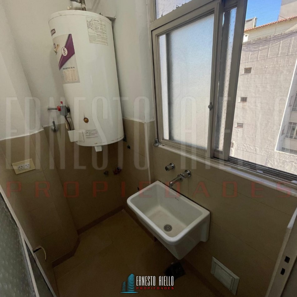 ALQUILER DEPARTAMENTO 3 AMBIENTES DE DOBLE CIRCULACION CON BALCON, QUILMES CENTRO.