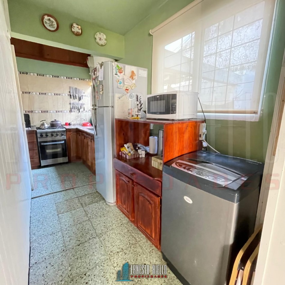 VENTA CASA DE 3 AMBIENTES CON COCHERA, PARQUE Y PILETA, EZPELETA.