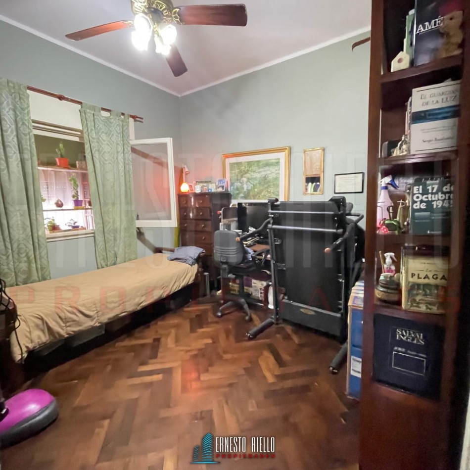 VENTA CASA DE 3 AMBIENTES CON COCHERA, PARQUE Y PILETA, EZPELETA.