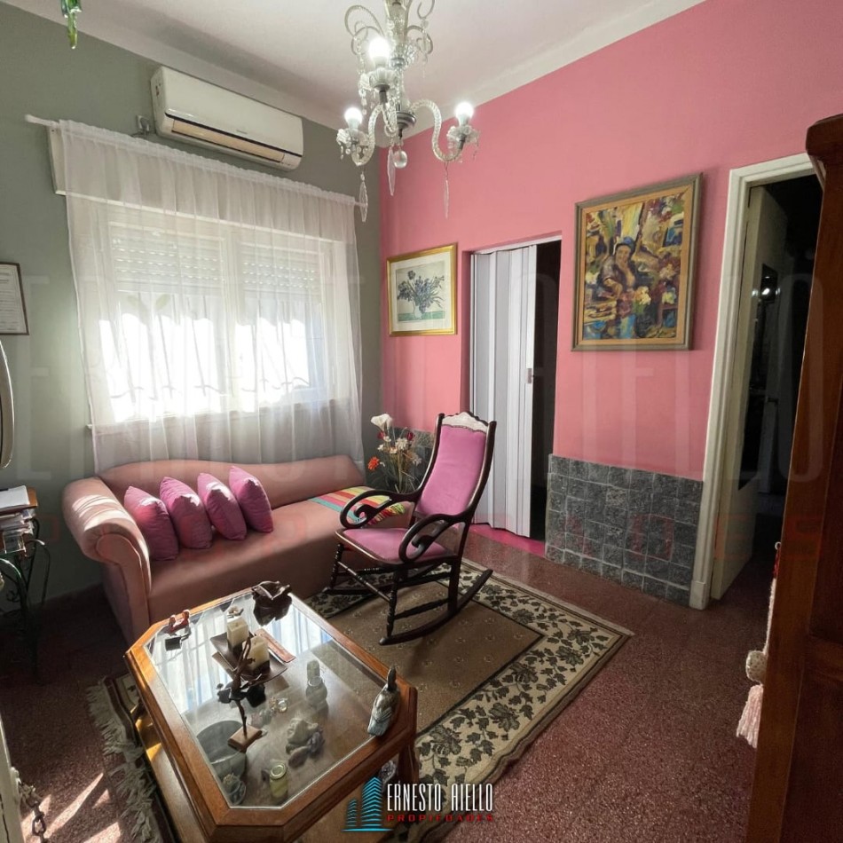 VENTA CASA DE 3 AMBIENTES CON COCHERA, PARQUE Y PILETA, EZPELETA.
