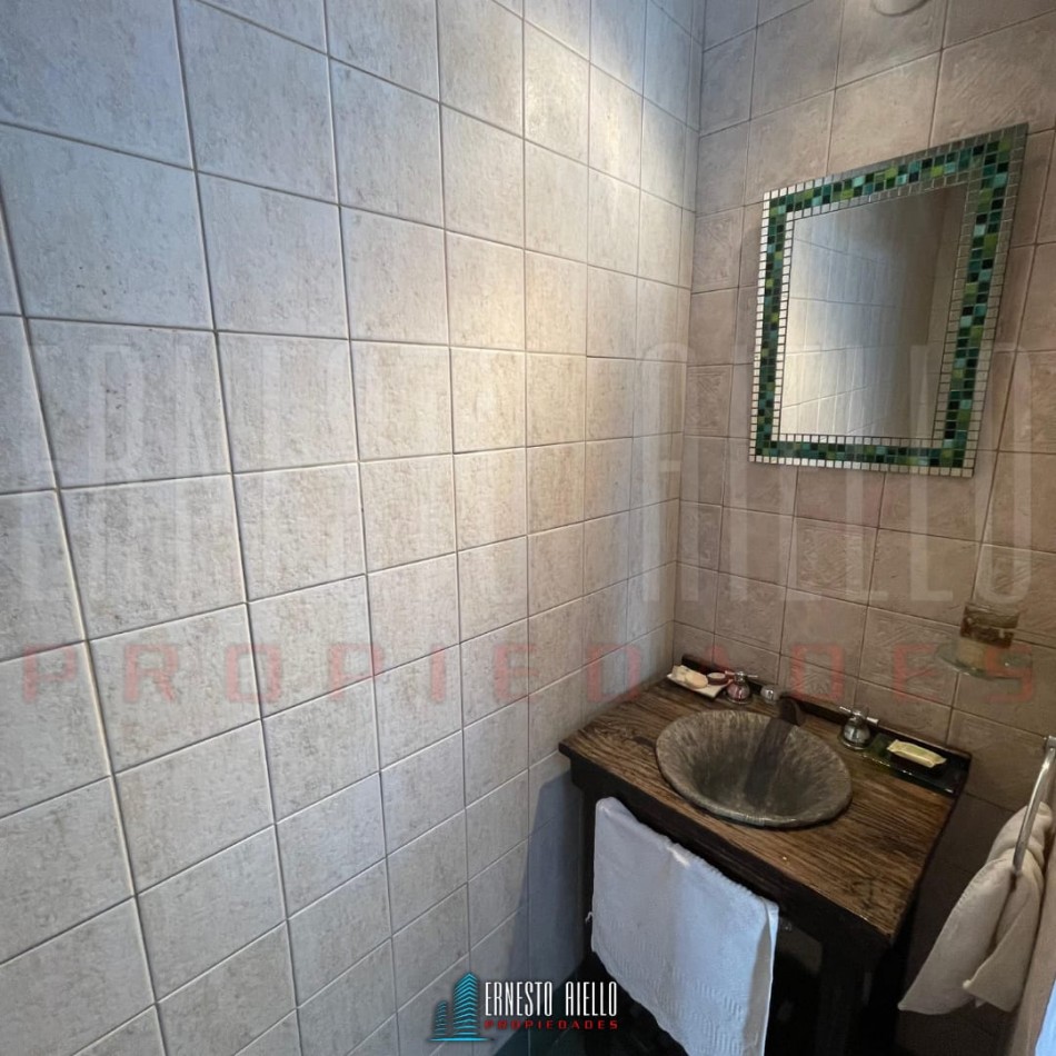 VENTA CASA DE 3 AMBIENTES CON COCHERA, PARQUE Y PILETA, EZPELETA.