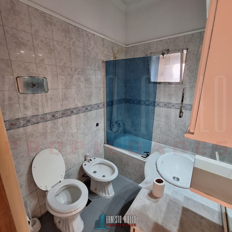 ALQUILER DEPTO 4 AMBIENTES CON BALCON, QUILMES CENTRO.