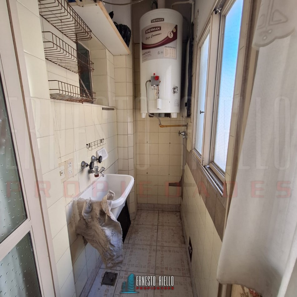 ALQUILER DEPTO 4 AMBIENTES CON BALCON, QUILMES CENTRO.