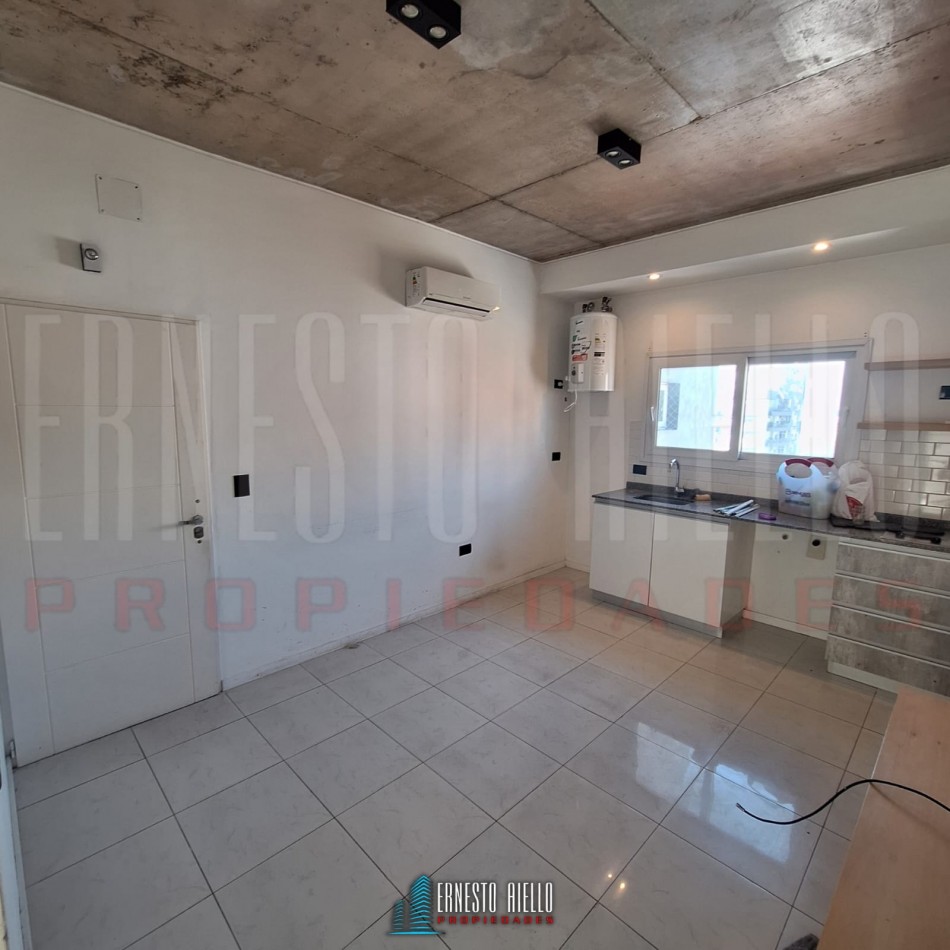 VENTA DEPARTAMENTO DOS AMBIENTES CON BALCON EN QUILMES CENTRO.