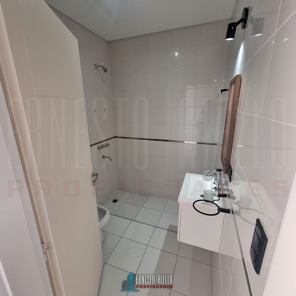 VENTA DEPARTAMENTO DOS AMBIENTES CON BALCON EN QUILMES CENTRO.