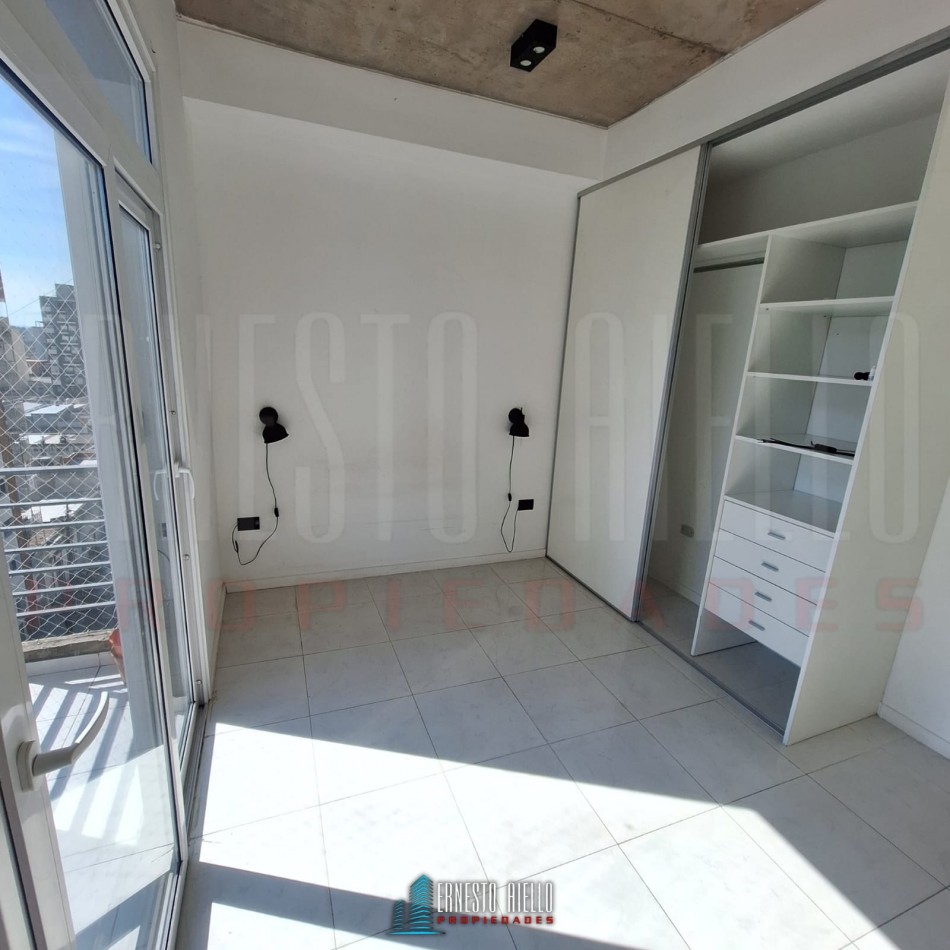 VENTA DEPARTAMENTO DOS AMBIENTES CON BALCON EN QUILMES CENTRO.