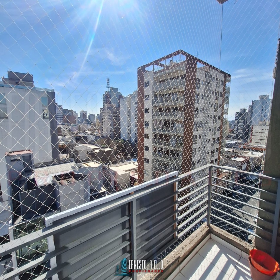 VENTA DEPARTAMENTO DOS AMBIENTES CON BALCON EN QUILMES CENTRO.