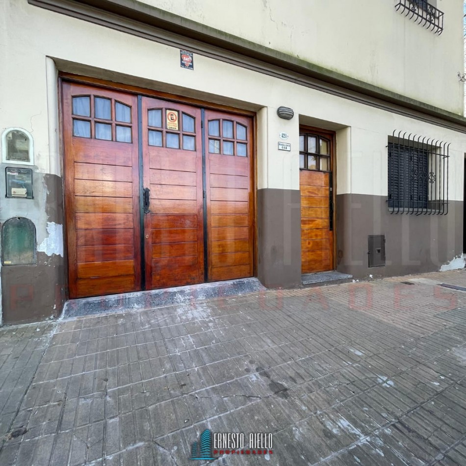 CASA DE 2 AMBIENTES CON PATIO Y COCHERA, QUILMES.