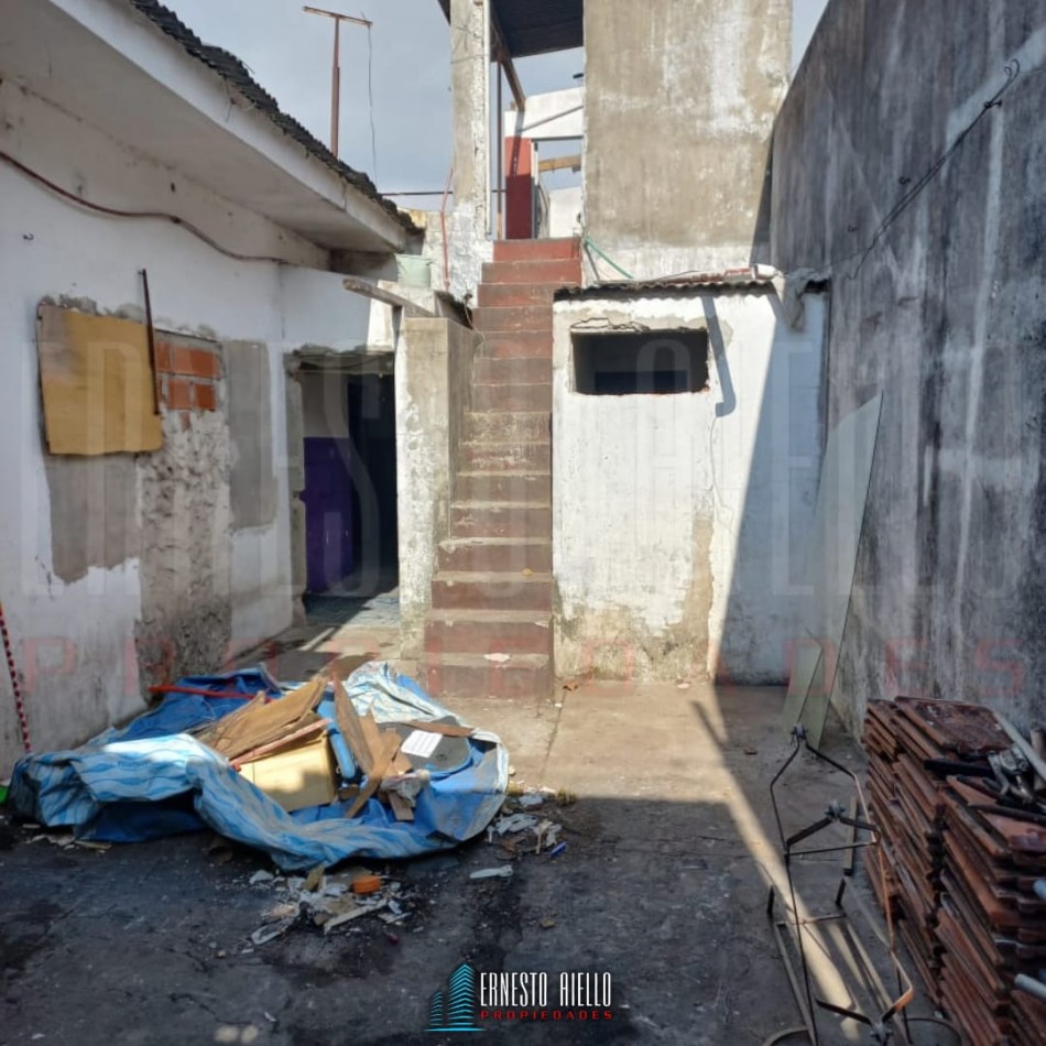 VENTA DE INMUEBLE COMERCIAL EX POLICLINICA HABILITADA. ENTRADA Y SALIDA POR AV. MITRE Y CALLE SARMIENTO. EZPELETA ESTE