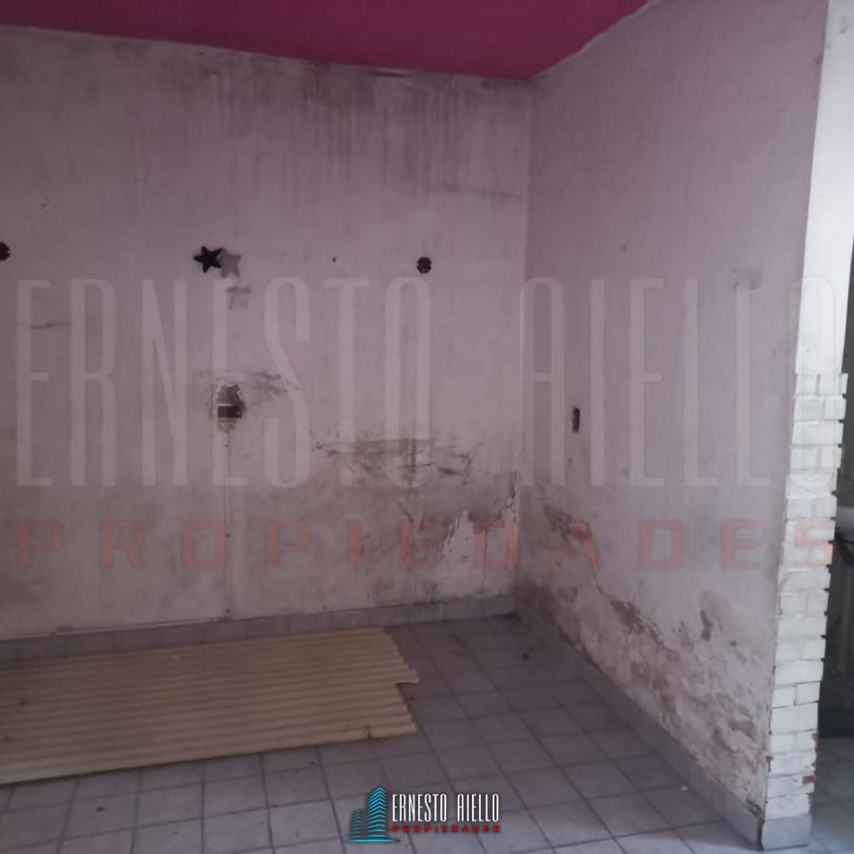 VENTA DE INMUEBLE COMERCIAL EX POLICLINICA HABILITADA. ENTRADA Y SALIDA POR AV. MITRE Y CALLE SARMIENTO. EZPELETA ESTE