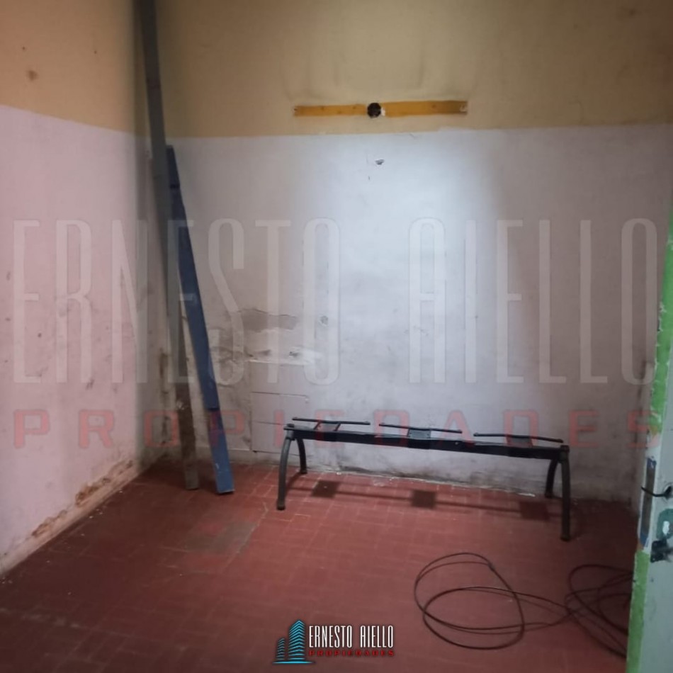 VENTA DE INMUEBLE COMERCIAL EX POLICLINICA HABILITADA. ENTRADA Y SALIDA POR AV. MITRE Y CALLE SARMIENTO. EZPELETA ESTE