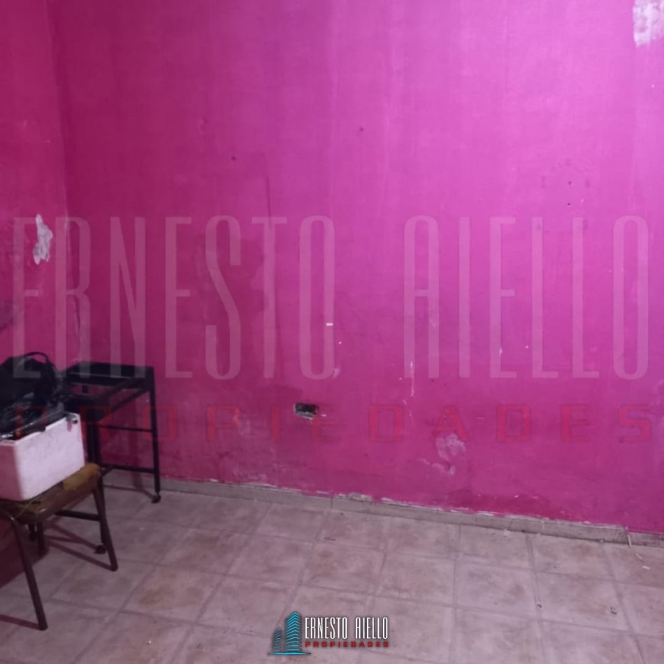 VENTA DE INMUEBLE COMERCIAL EX POLICLINICA HABILITADA. ENTRADA Y SALIDA POR AV. MITRE Y CALLE SARMIENTO. EZPELETA ESTE