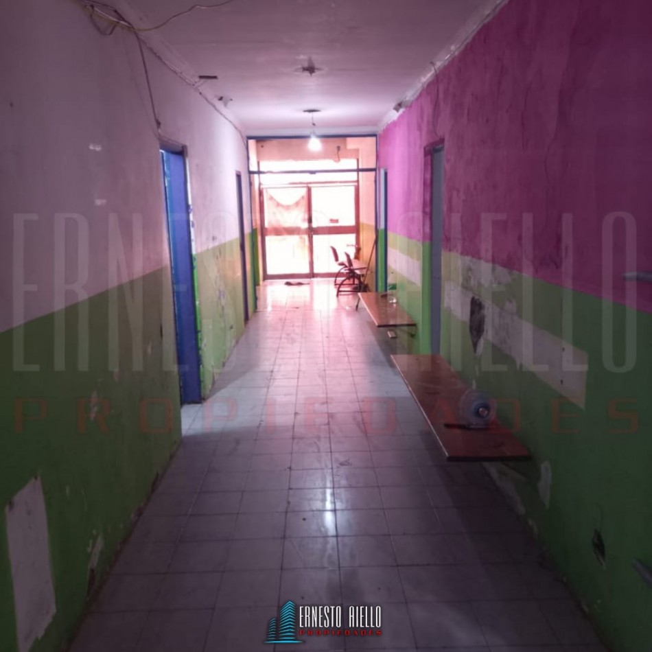 VENTA DE INMUEBLE COMERCIAL EX POLICLINICA HABILITADA. ENTRADA Y SALIDA POR AV. MITRE Y CALLE SARMIENTO. EZPELETA ESTE