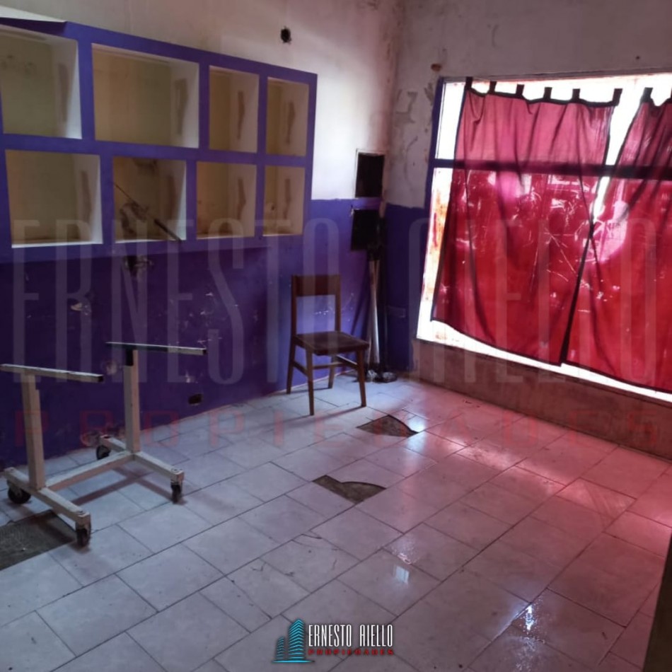 VENTA DE INMUEBLE COMERCIAL EX POLICLINICA HABILITADA. ENTRADA Y SALIDA POR AV. MITRE Y CALLE SARMIENTO. EZPELETA ESTE