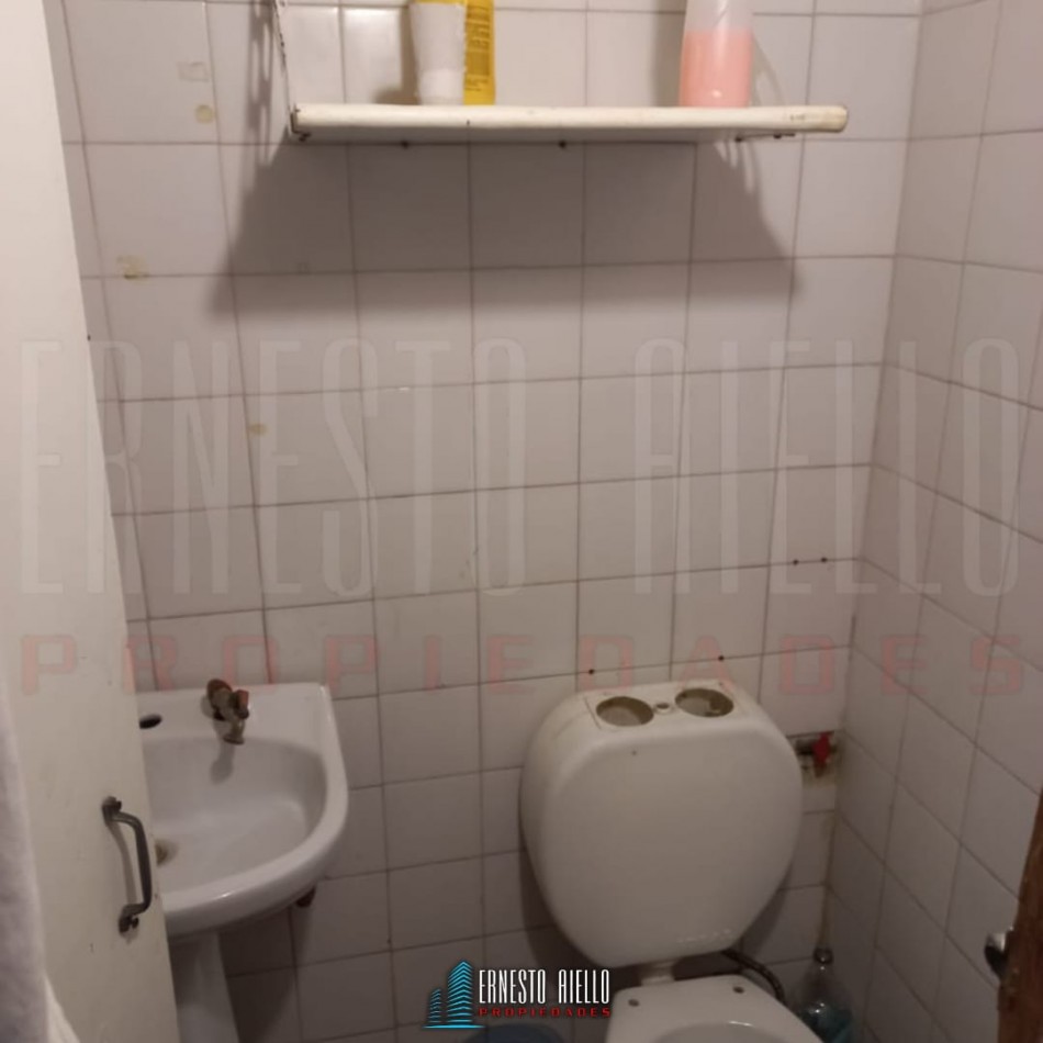 VENTA DE INMUEBLE COMERCIAL EX POLICLINICA HABILITADA. ENTRADA Y SALIDA POR AV. MITRE Y CALLE SARMIENTO. EZPELETA ESTE