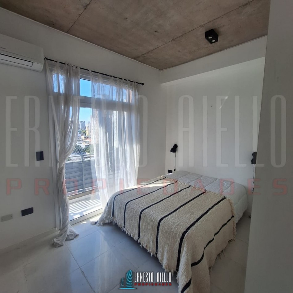 ALQUILER DEPARTAMENTO/OFICINA MUY EQUIPADO DE DOS AMBIENTES CON BALCON EN QUILMES CENTRO.