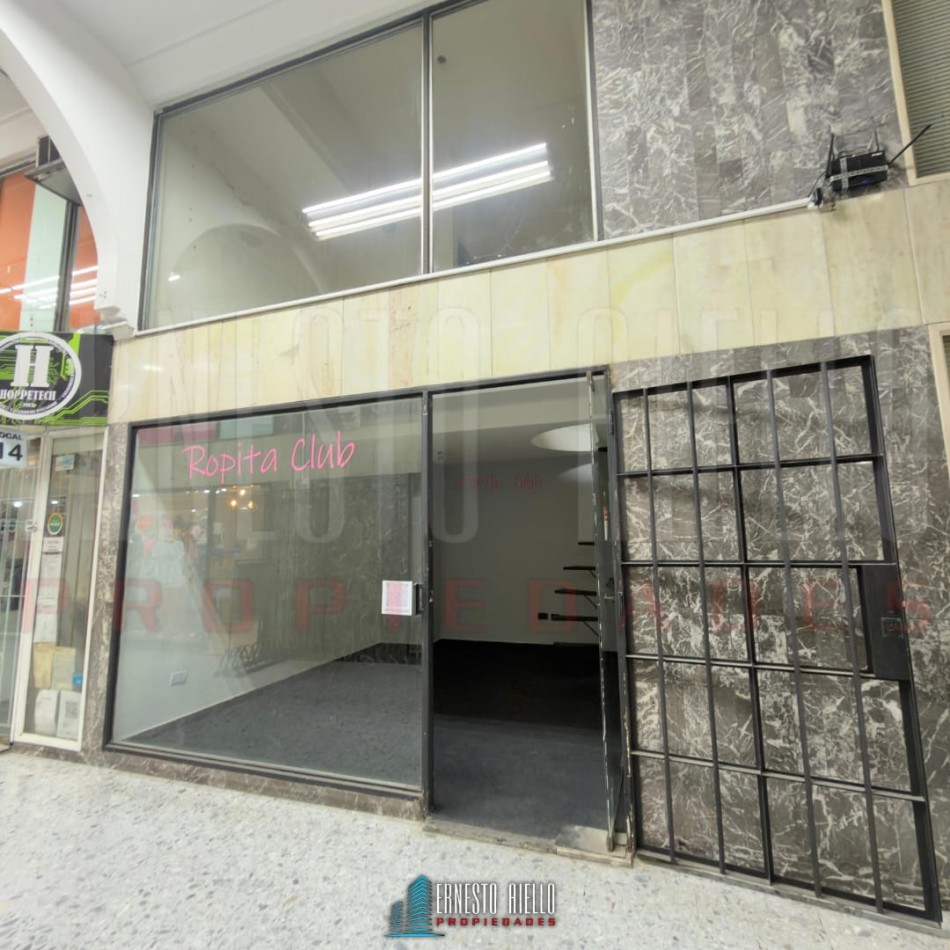 VENTA LOCAL COMERCIAL EN LA GALERIA "LA FRANCESA", QUILMES CENTRO.