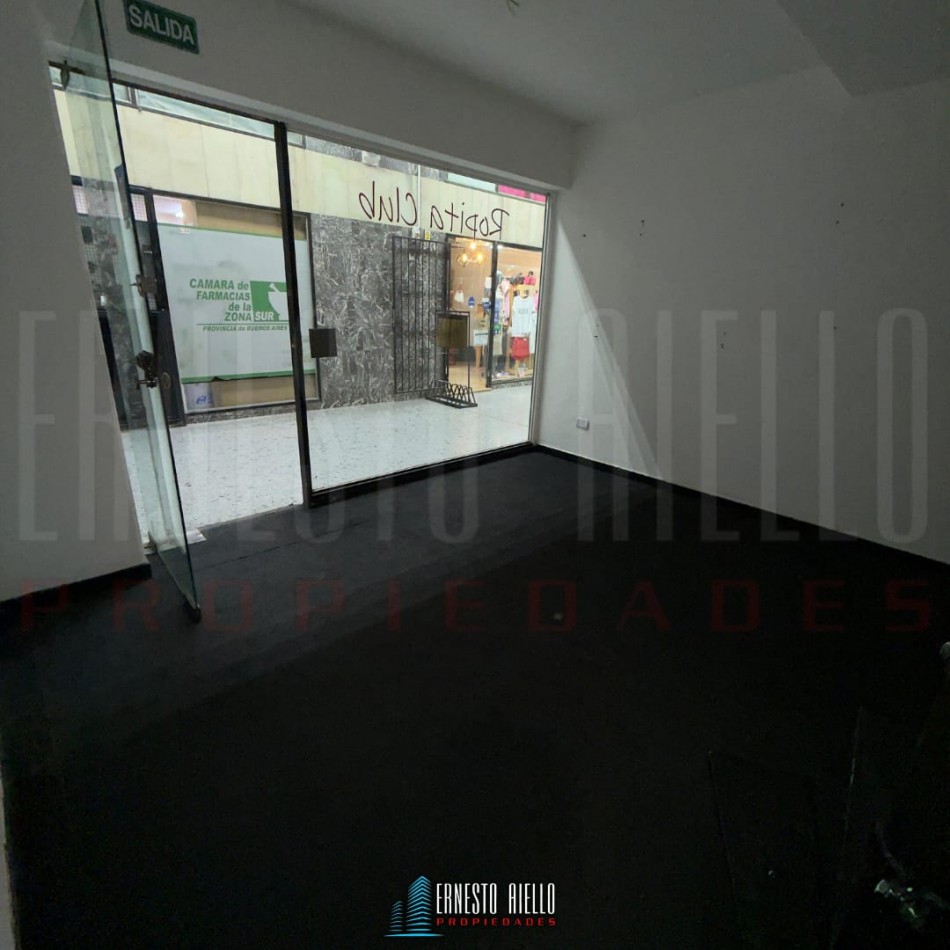 VENTA LOCAL COMERCIAL EN LA GALERIA "LA FRANCESA", QUILMES CENTRO.