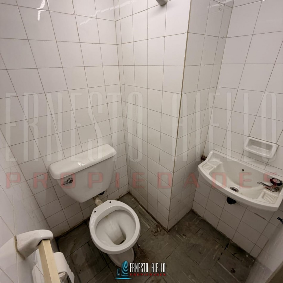 VENTA LOCAL COMERCIAL EN LA GALERIA "LA FRANCESA", QUILMES CENTRO.