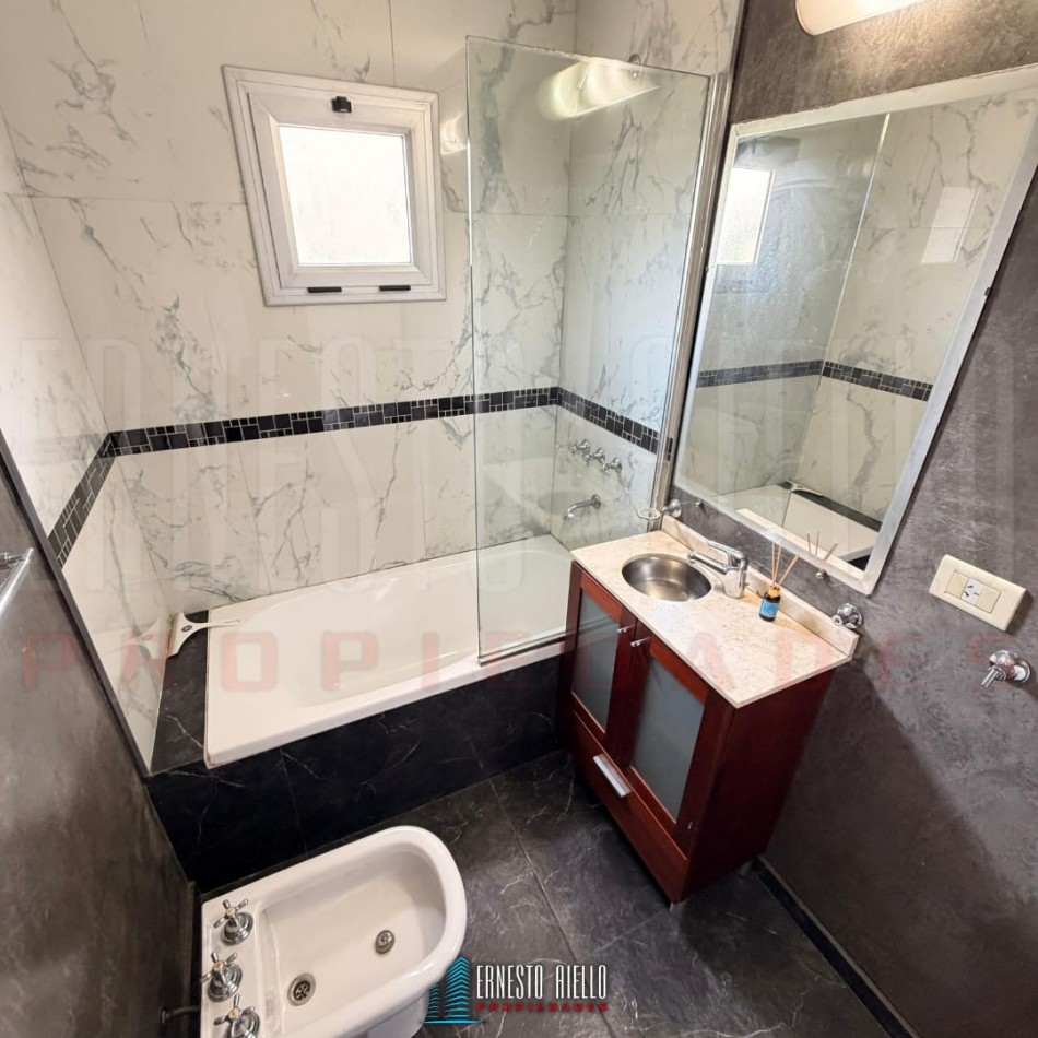 ALQUILER DEPARTAMENTO TRES AMBIENTES CON COCHERA, SIN EXPENSAS EN QUILMES CENTRO.