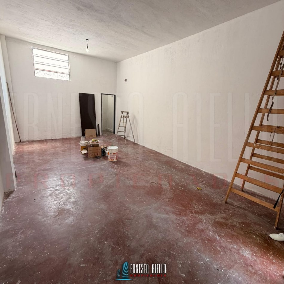 ¡ALQUILER LOCAL COMERCIAL SOBRE AVENIDA EN QUILMES OESTE!